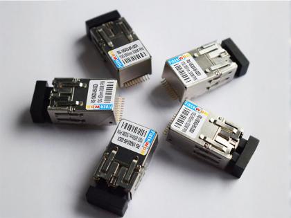 10G 850nm 300m 雙纖 10PIN 表貼 全國(guó)產(chǎn)化 工業(yè)級(jí) 小型化光模塊